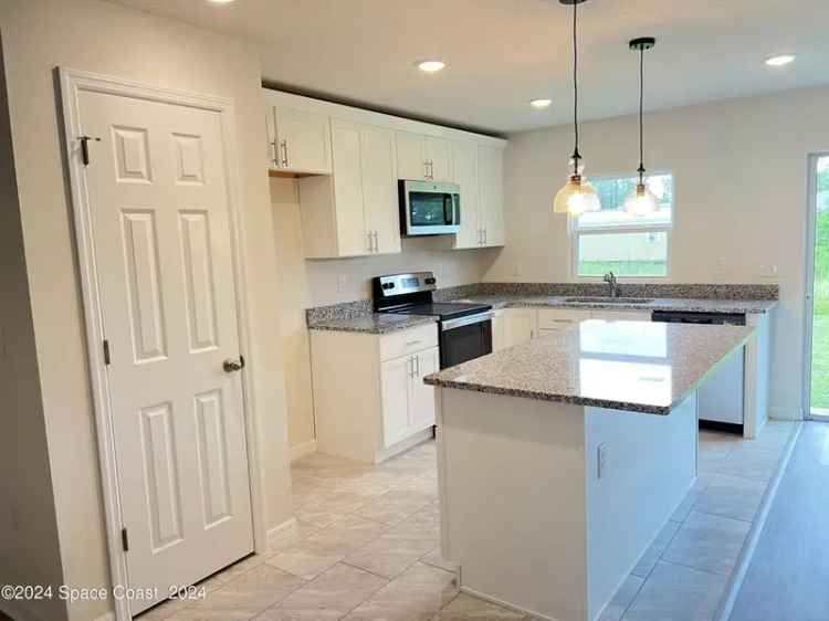 Single-family house For Sale in Palm Bay, Florida