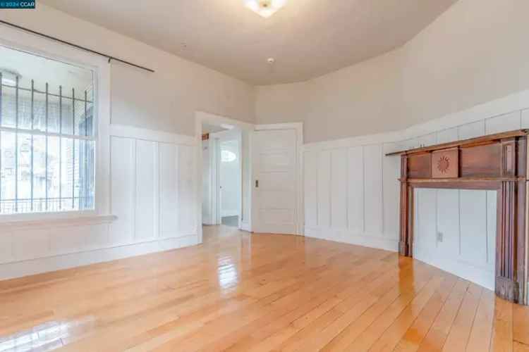 Single-family house For Sale in 677, Sycamore Street, Oakland, California