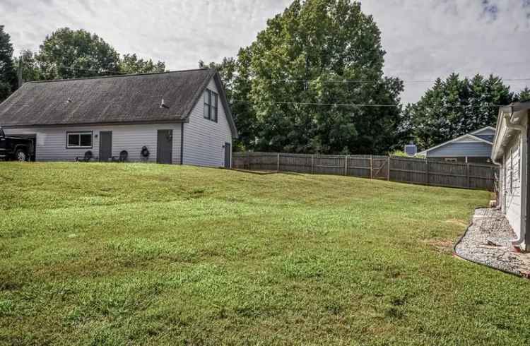 Single-family house For Sale in 1525, Collins Hill Road, Lawrenceville, Georgia