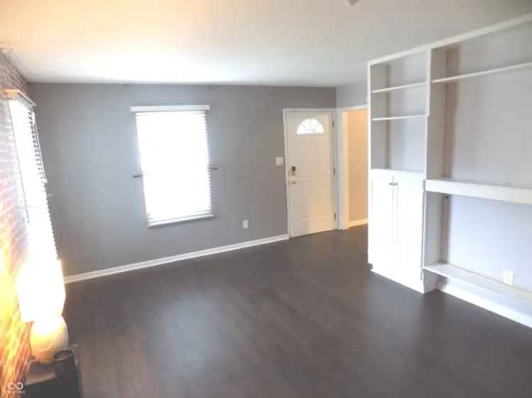 Condo For Sale in 4933, Oakbrook Drive, Indianapolis, Indiana