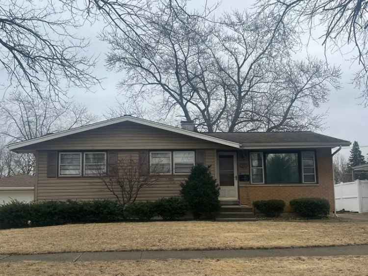 Single-family house For Sale in 18917, Ridgewood Avenue, Lansing, Illinois