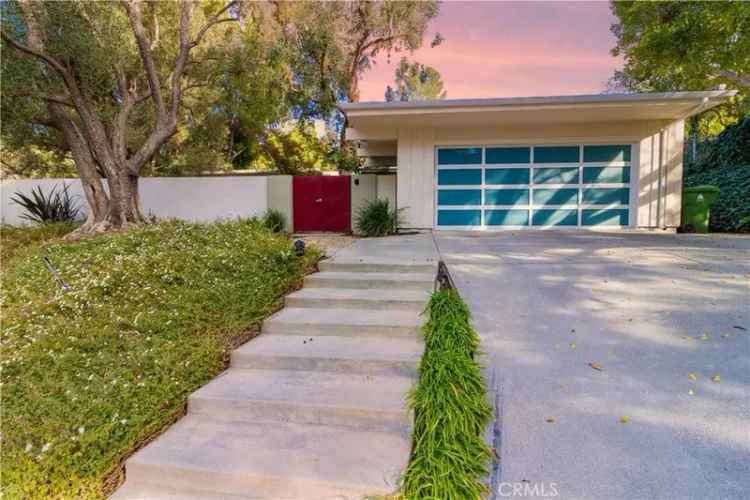 Single-family house For Sale in 3616, Hayvenhurst Avenue, Los Angeles, California