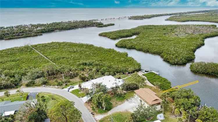 Single-family house For Sale in 1690, Lemon Bay Drive, South Venice, Florida