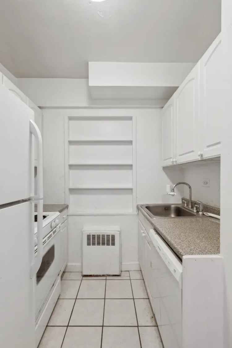 Spacious 1-Bedroom Apartment in Midtown East with Amazing Amenities