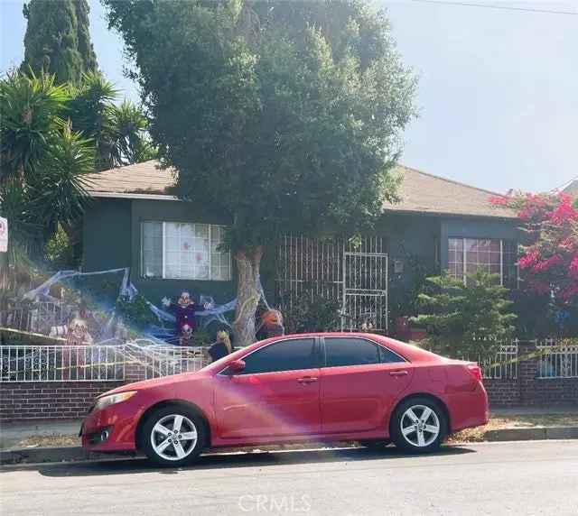 Single-family house For Sale in Los Angeles, California