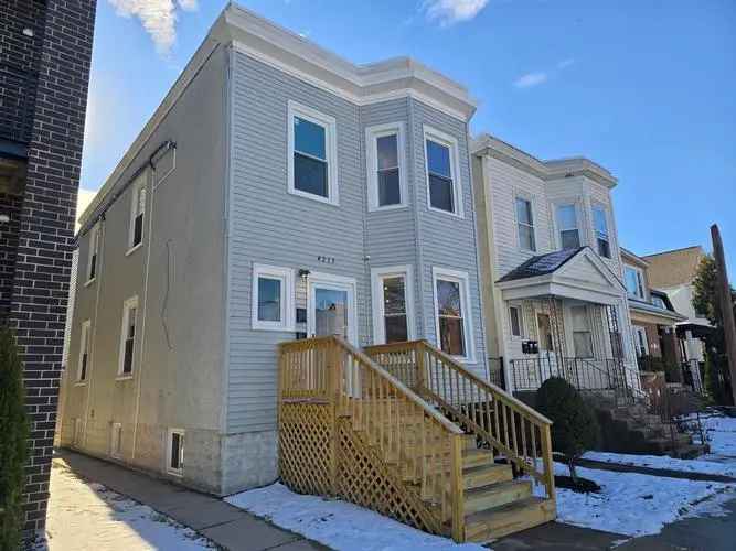 Multi-family house For Sale in 4213, West Roscoe Street, Chicago, Illinois