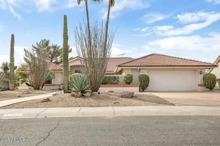 Single-family house For Sale in 18402, North 137th Drive, Sun City West, Arizona