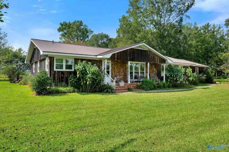 Single-family house For Sale in Decatur, Alabama