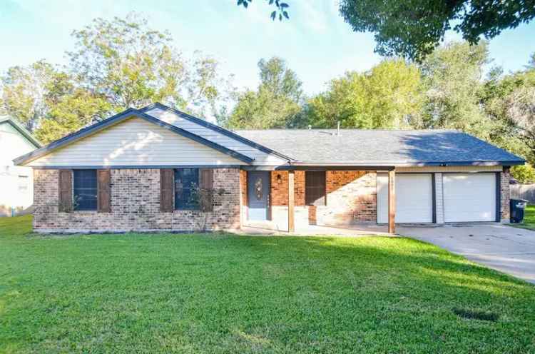 Single-family house For Sale in 1802, Coffee Street, Alvin, Texas