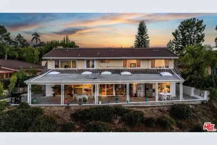 Single-family house For Sale in 22941, De Kalb Drive, Calabasas, California