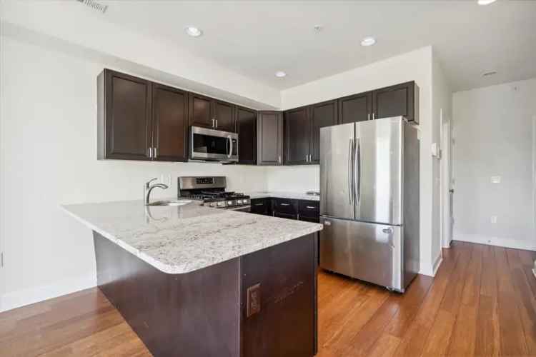 4 Bed 2 Bath Duplex Near Temple University - August 2025