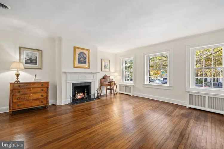 Single-family house For Sale in 1430, 33rd Street Northwest, Washington, District of Columbia