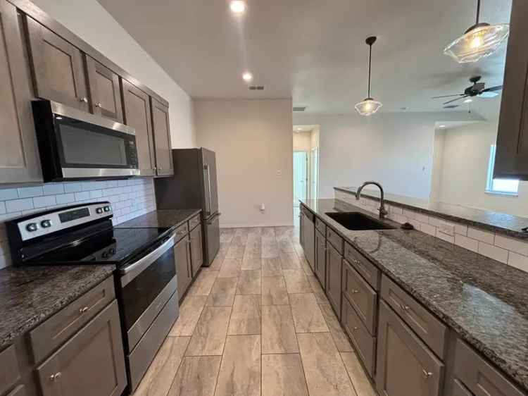 Lubbock TX Townhouse 3 Bedroom 2 Bathroom Pet Friendly