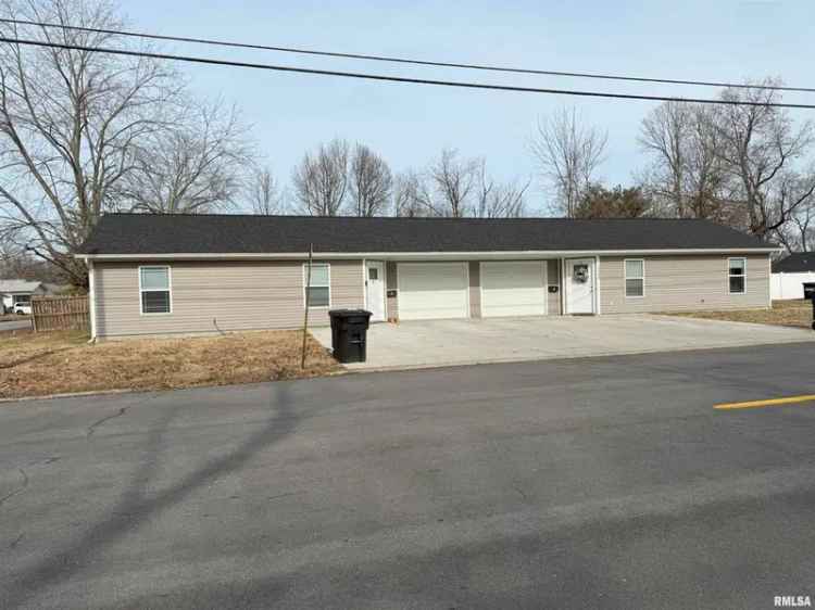 Multi-family house For Sale in 1204, West Hendrickson Street, Marion, Illinois