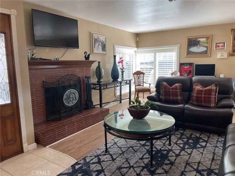 Single-family house For Sale in 2134, North Towner Street, Santa Ana, California