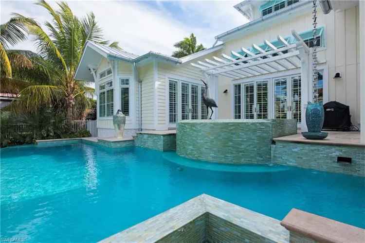 Single-family house For Sale in 461, 16th Avenue South, Naples, Florida