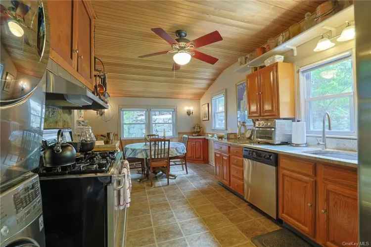 Single-family house For Sale in 25, Brookbridge Drive, Newtown, Connecticut