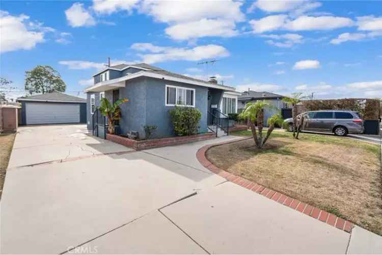 Single-family house For Sale in Long Beach, California