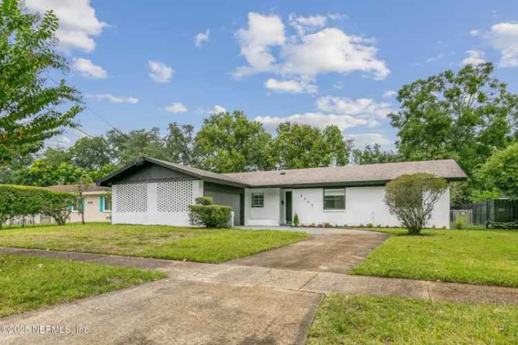 Single-family house For Sale in 8645, Mathonia Avenue, Jacksonville, Florida