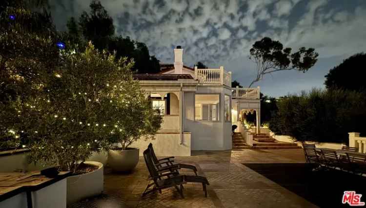 Single-family house For Sale in 2002, Hillcrest Road, Los Angeles, California