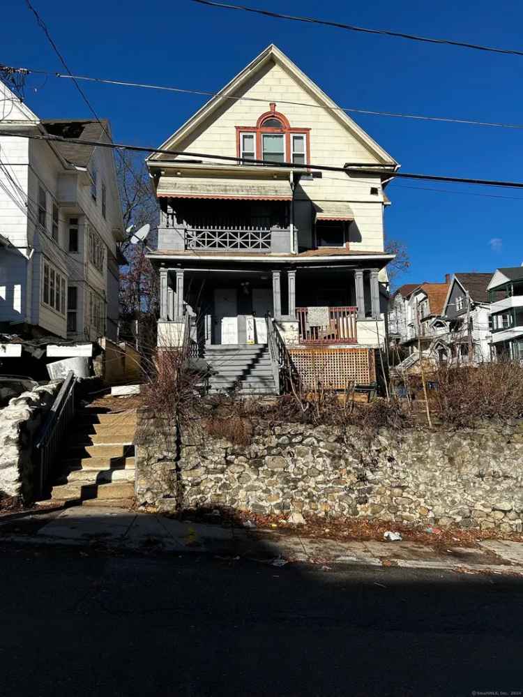 Multi-family house For Sale in 34, Plaza Avenue, Waterbury, Connecticut