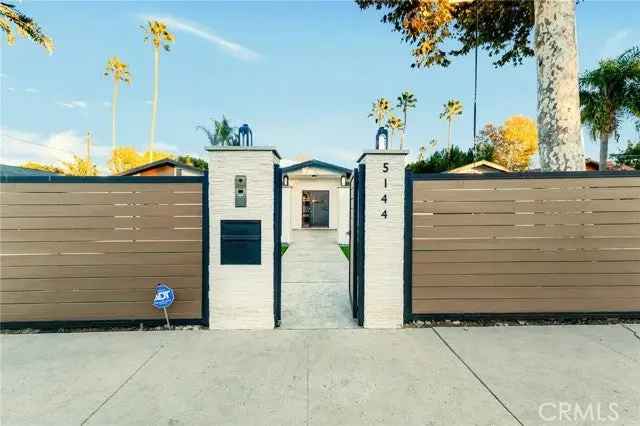 Single-family house For Sale in 5144, Woodley Avenue, Los Angeles, California