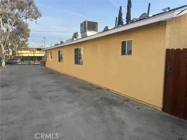 Multi-family house For Sale in 6935, Morella Avenue, Los Angeles, California