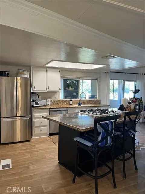 Single-family house For Sale in 24001, Muirlands Boulevard, Lake Forest, California