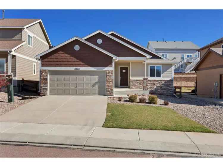 Single-family house For Sale in Monument, Colorado