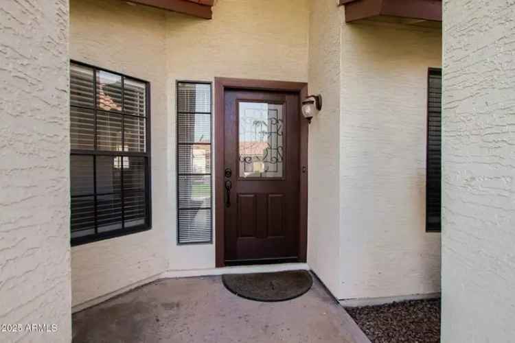 Single-family house For Sale in 1449, West Islandia Drive, Gilbert, Arizona