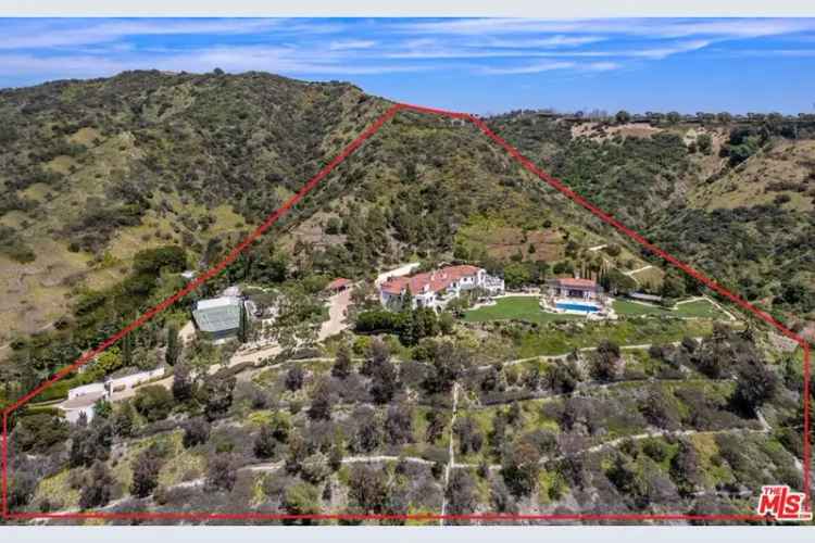 Single-family house For Sale in 9904, Kip Drive, Beverly Hills, California