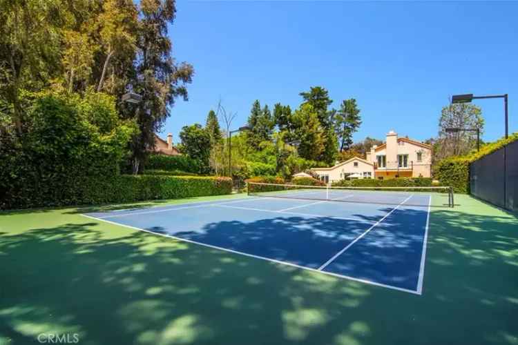 Single-family house For Sale in 4219, Tarzana Estates Drive, Los Angeles, California