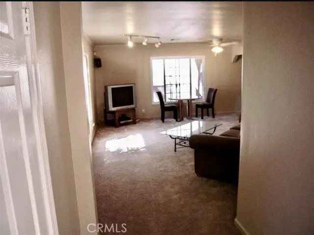 Single-family house For Sale in 6038, Fallbrook Avenue, Los Angeles, California