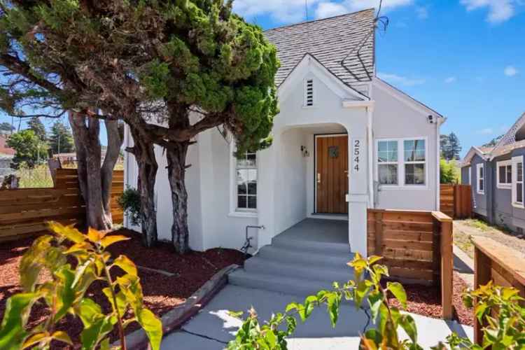 Single-family house For Sale in 2544, 82nd Avenue, Oakland, California