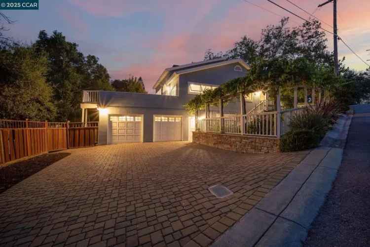 Single-family house For Sale in 33, Altamount Drive, Orinda, California