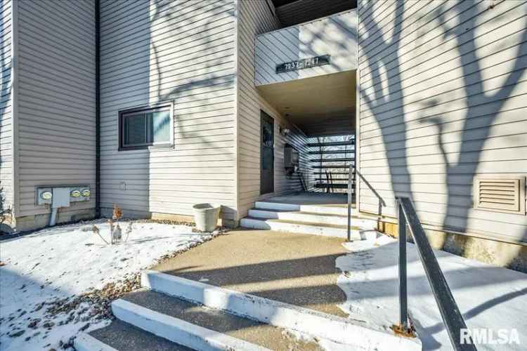 Condo For Sale in Peoria, Illinois