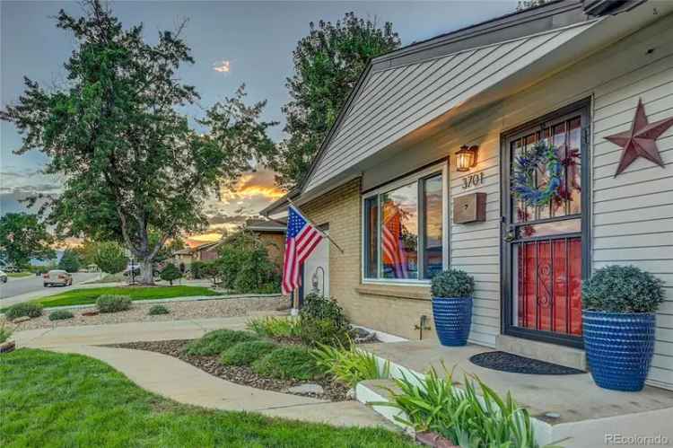 Single-family house For Sale in 3701, West Greenwood Place, Denver, Colorado