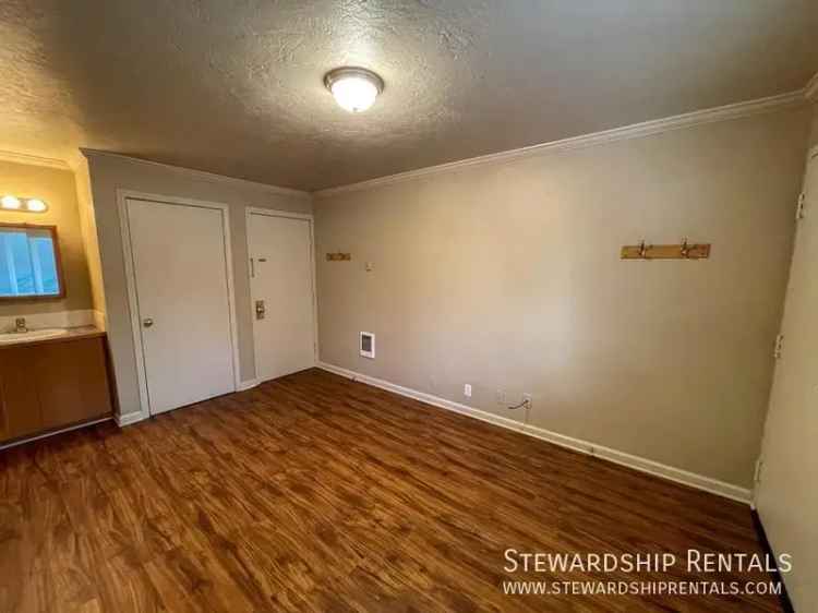 Efficiency Studio Apartment Near University of Oregon