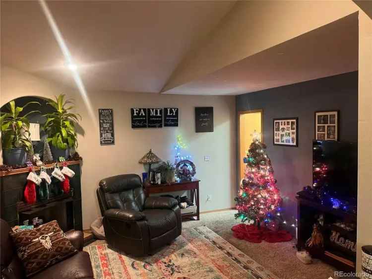 Single-family house For Sale in 1225, Baker Street, Longmont, Colorado