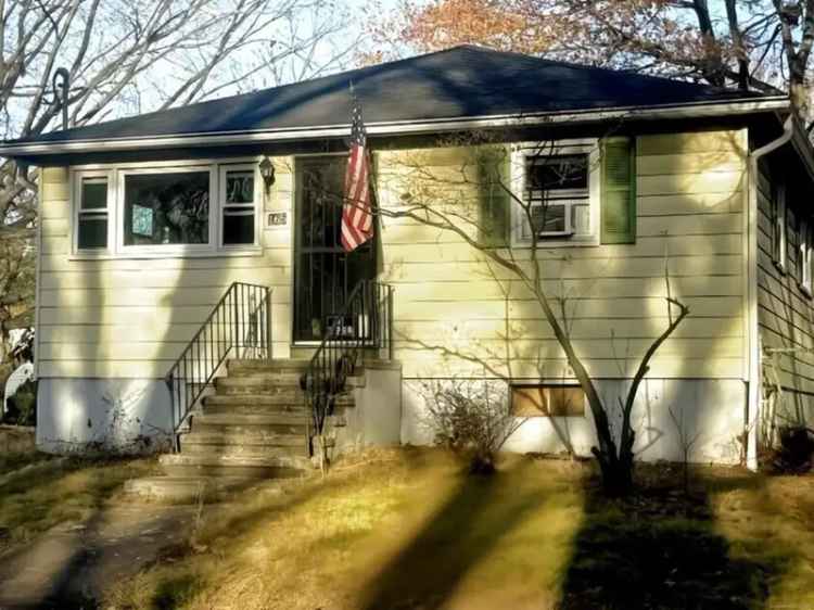 Single-family house For Sale in 165, Stevens Avenue, West Haven, Connecticut