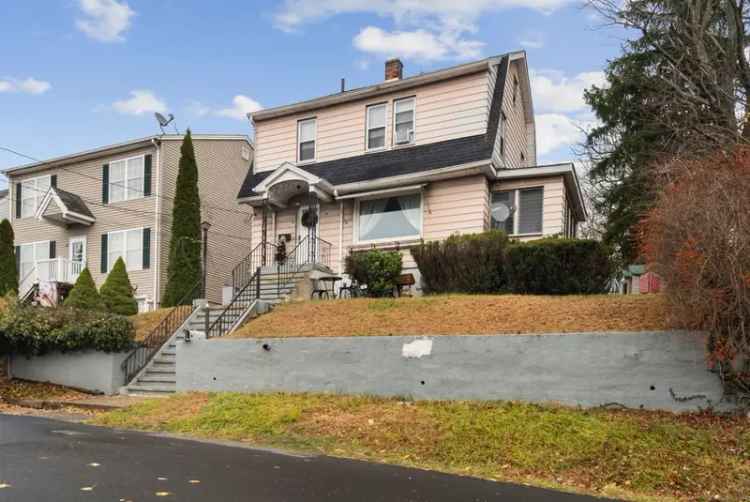 Single-family house For Sale in 40, Macauley Avenue, Waterbury, Connecticut