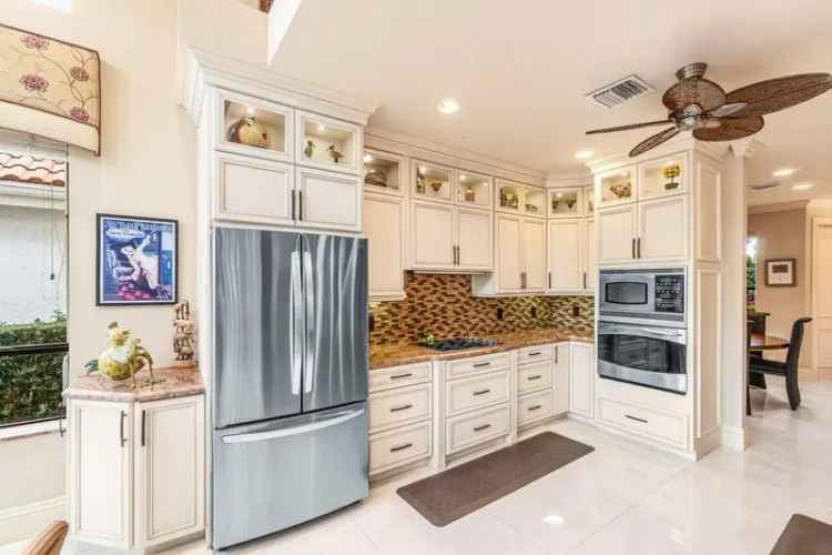 Single-family house For Sale in 5239, Suffolk Drive, Florida