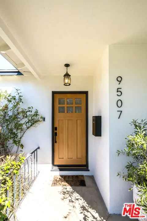 Single-family house For Sale in 9507, Cattaraugus Avenue, Los Angeles, California