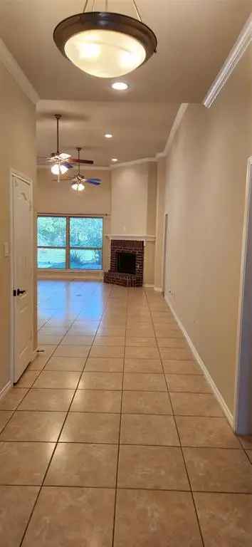 Single-family house For Rent in 3819, Shorewood Drive, Arlington, Texas