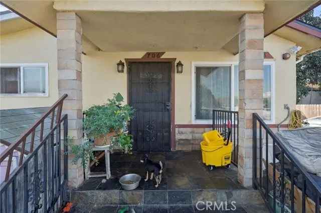 Multi-family house For Sale in 706, West 77th Street, Los Angeles, California