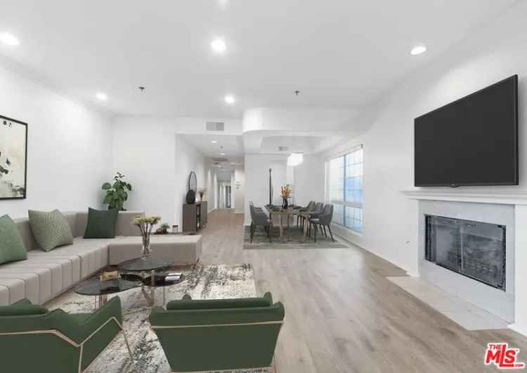 Condo For Sale in 2205, South Bentley Avenue, Los Angeles, California