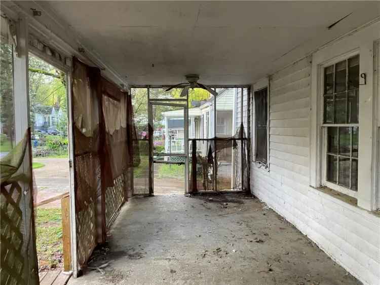 Single-family house For Sale in 1981, Conrad Avenue Southeast, Atlanta, Georgia