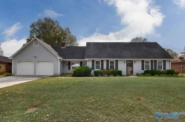 Single-family house For Sale in 2209, Auburn Drive Southwest, Decatur, Alabama