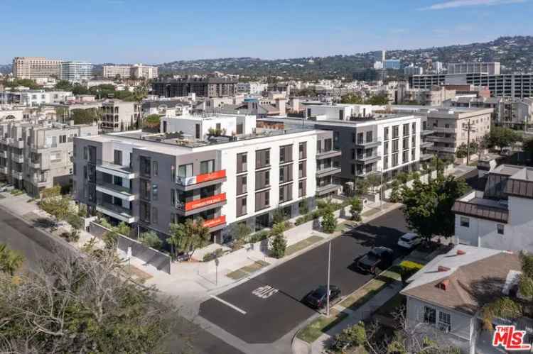 Condo For Sale in 728, North Sweetzer Avenue, Los Angeles, California