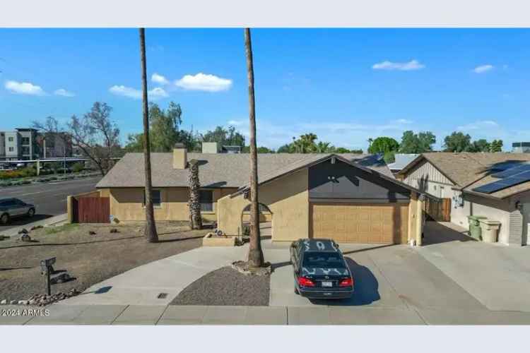 Single-family house For Sale in 15402, North 56th Avenue, Glendale, Arizona